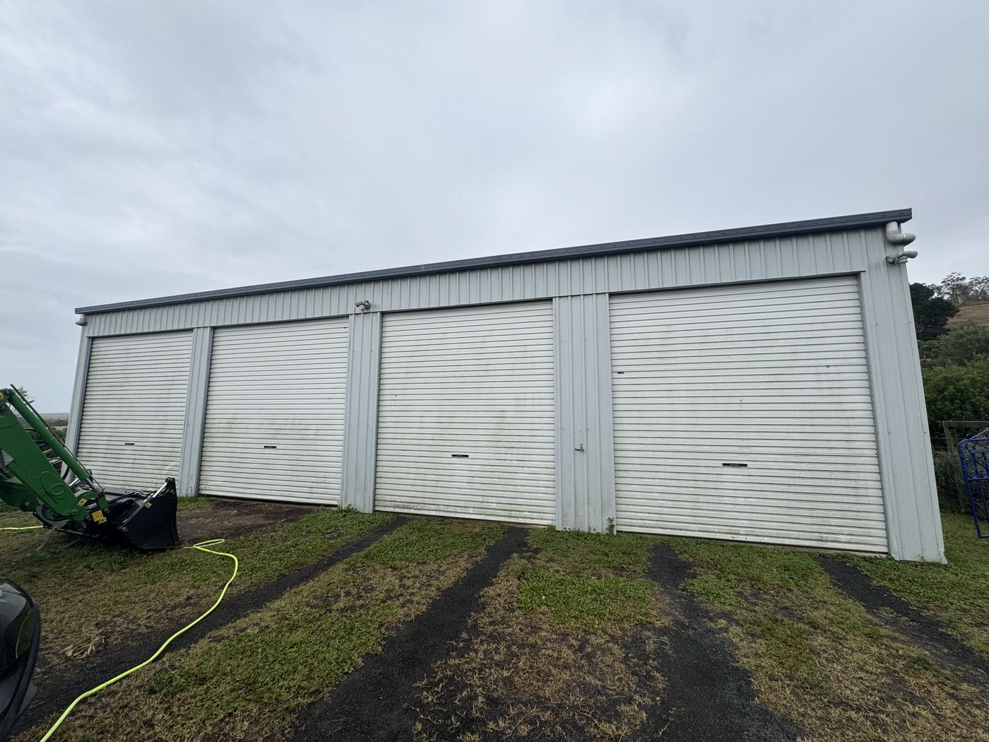 Before — Colorbond shed with heavy grime and soiling before cleaning